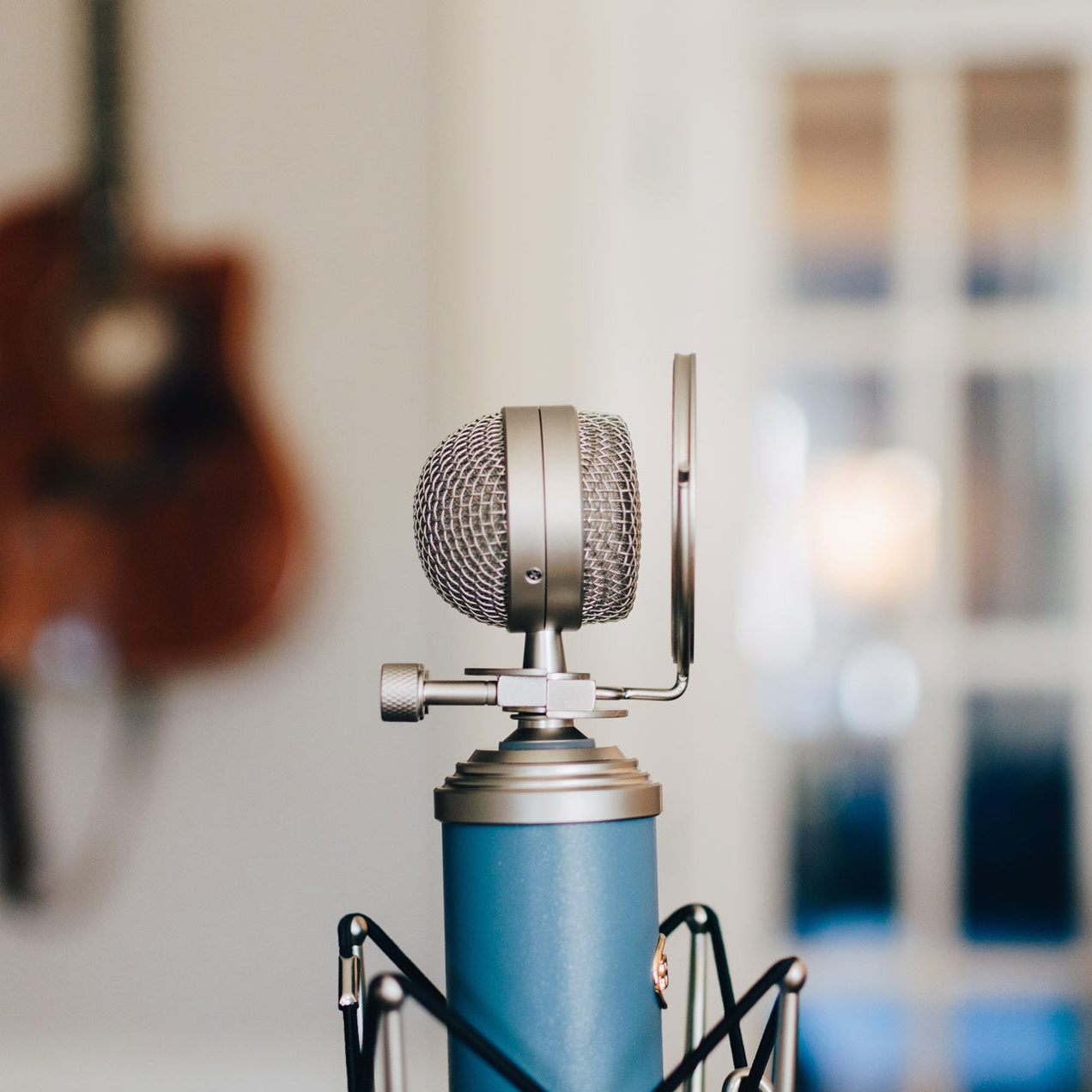 blue-microphone-podcast